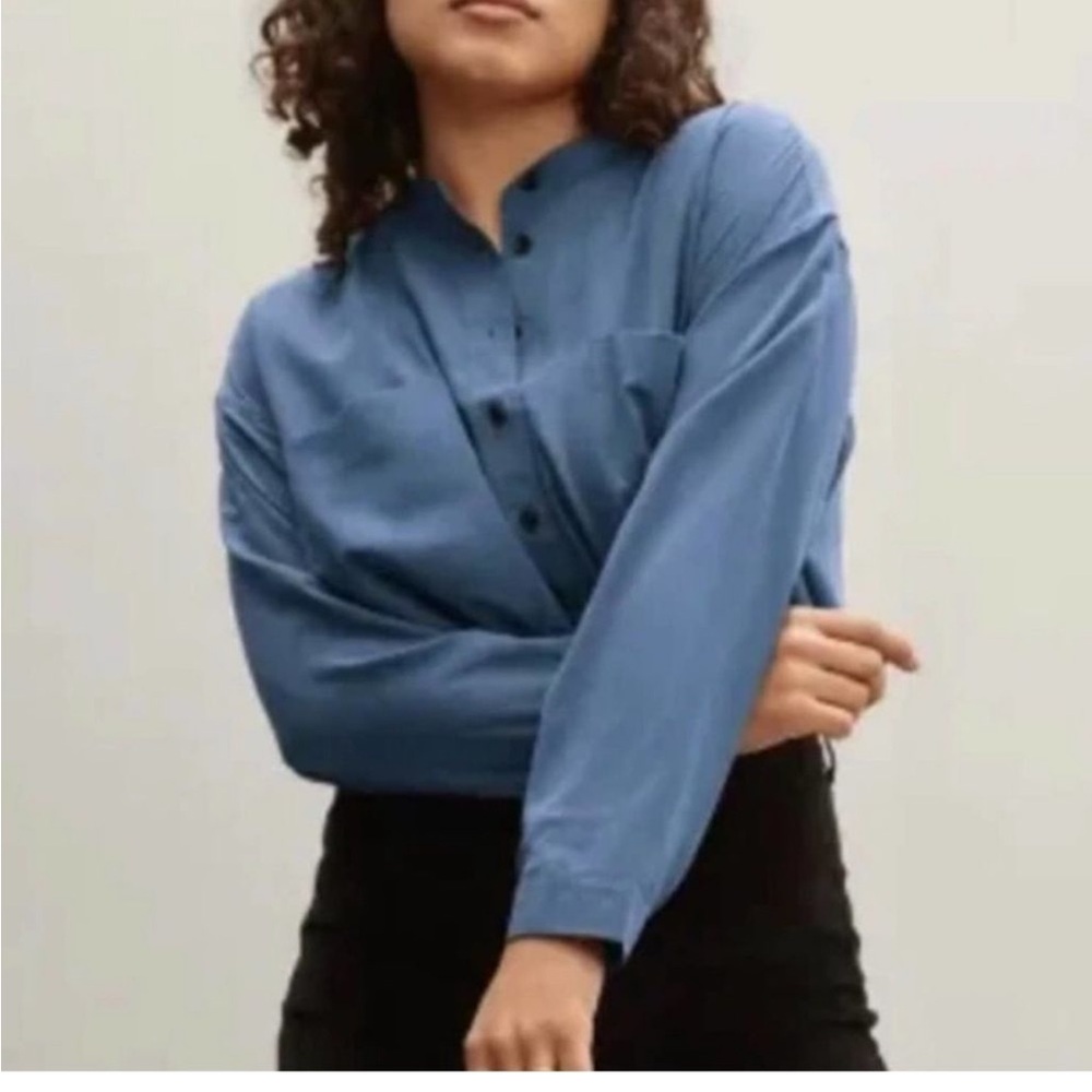 Everlane The Silky Henley Popover Blouse Slate Blue size 2 Lightweight Top